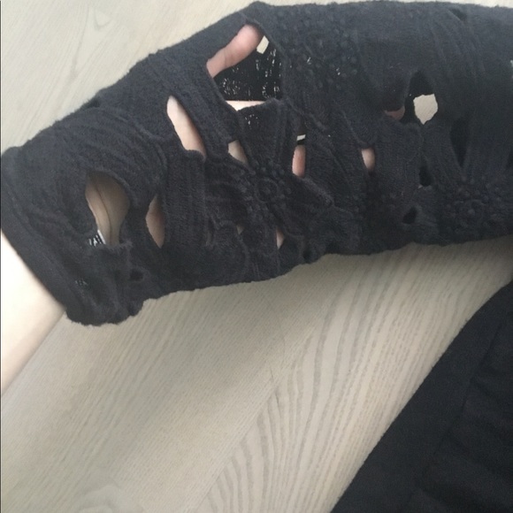 American Eagle Split-Back Lace Detail Sleeves Jersey Long Sleeves Black Top - Picture 6 of 9